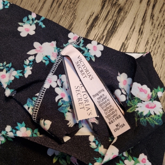 Victoria's Secret No-Show High-Leg Thong Panty - Picture 4 of 5